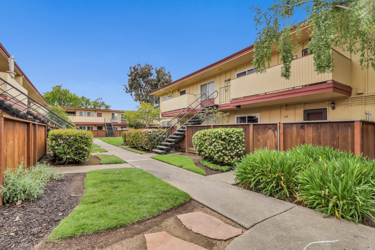 3049 Los Prados ST 223