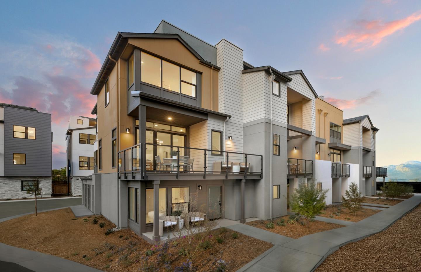 2459 Willow WAY