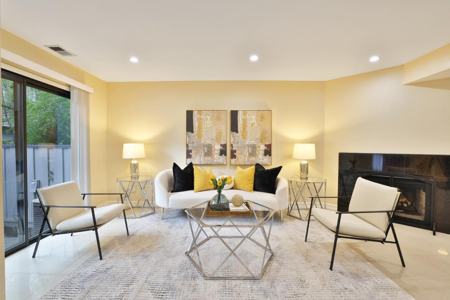 116 Monte Villa CT - Living area
