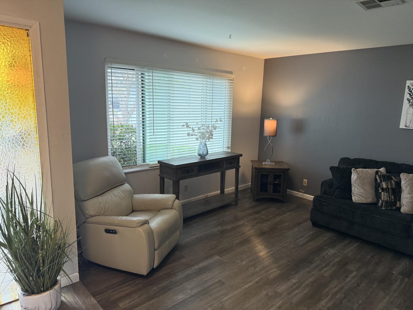 Atherton CIR - Living area
