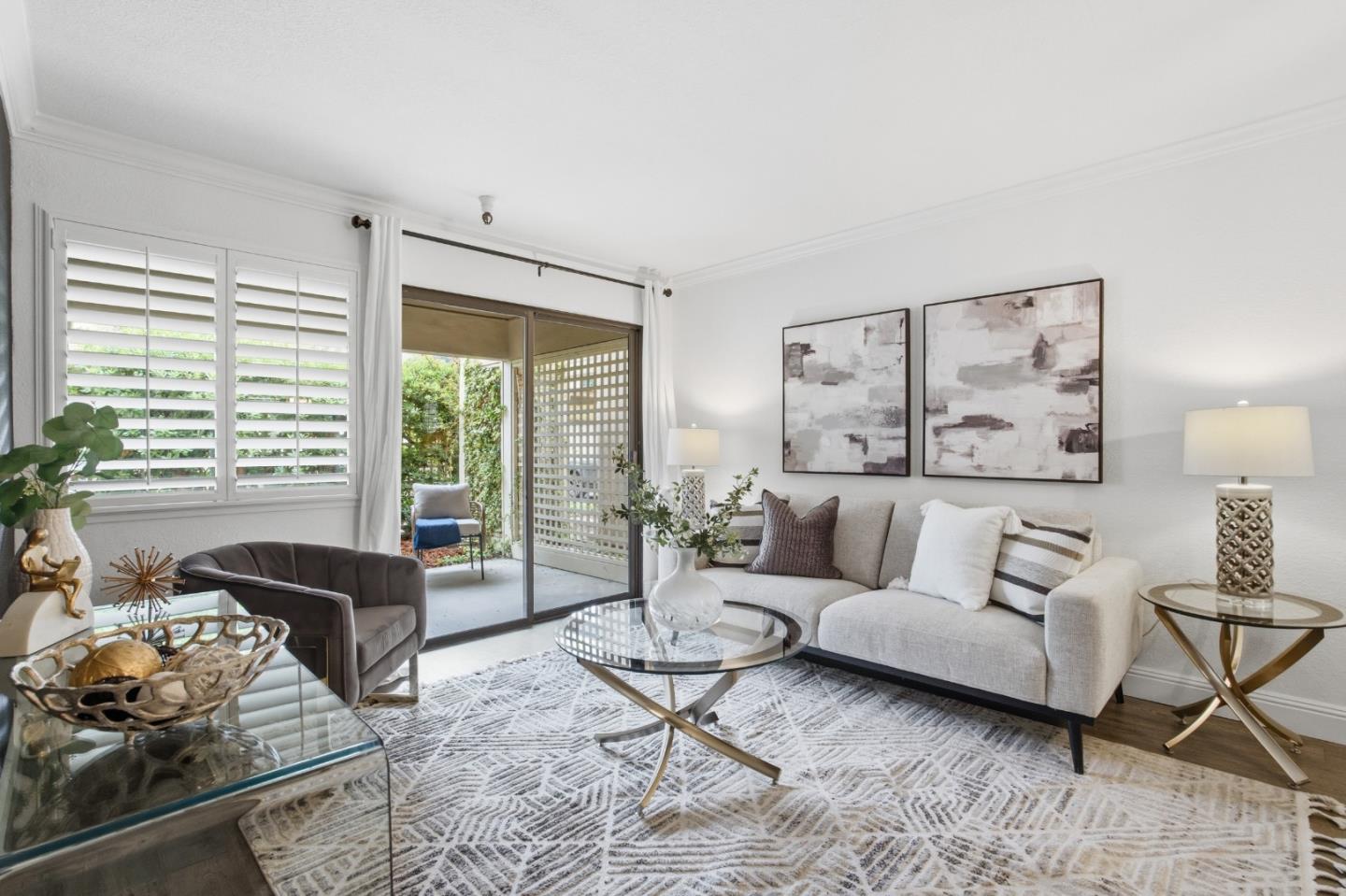 449 Alberto WAY C134 - Interior