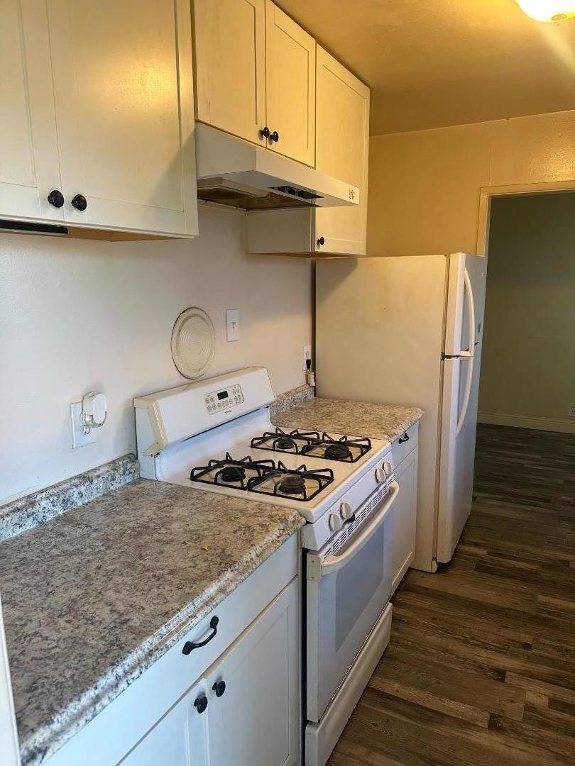 2246 Ralmar - Kitchen