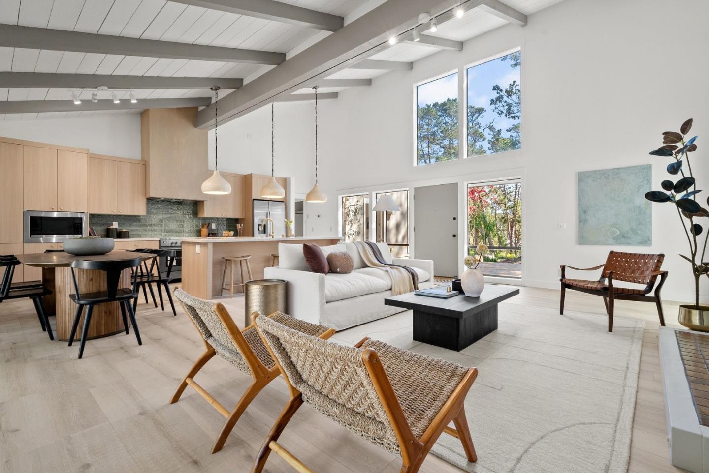 4091 Pine Meadows WAY - Interior
