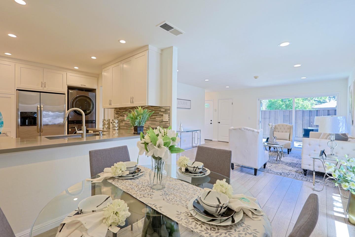 5078 Pine Tree TER - Living area