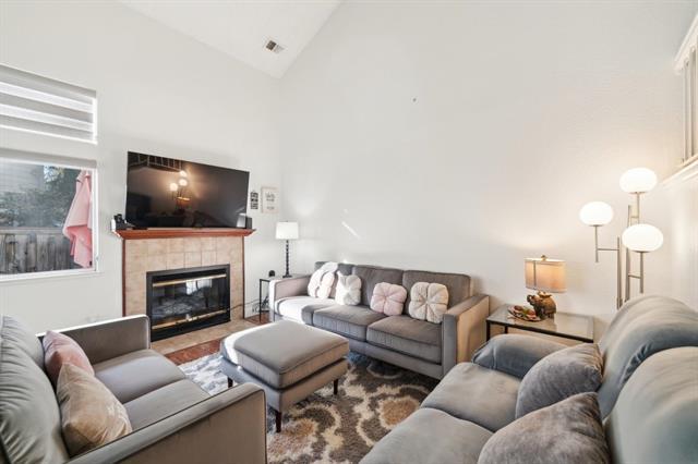 25 Deer Run CIR - Living area