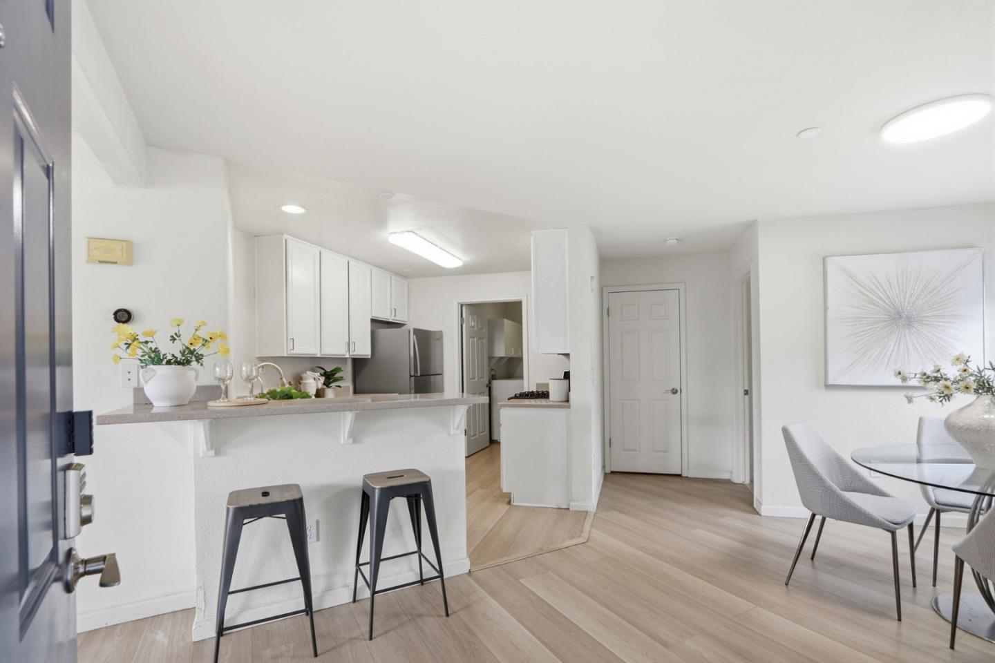 612 Arcadia TER 301 - Living area