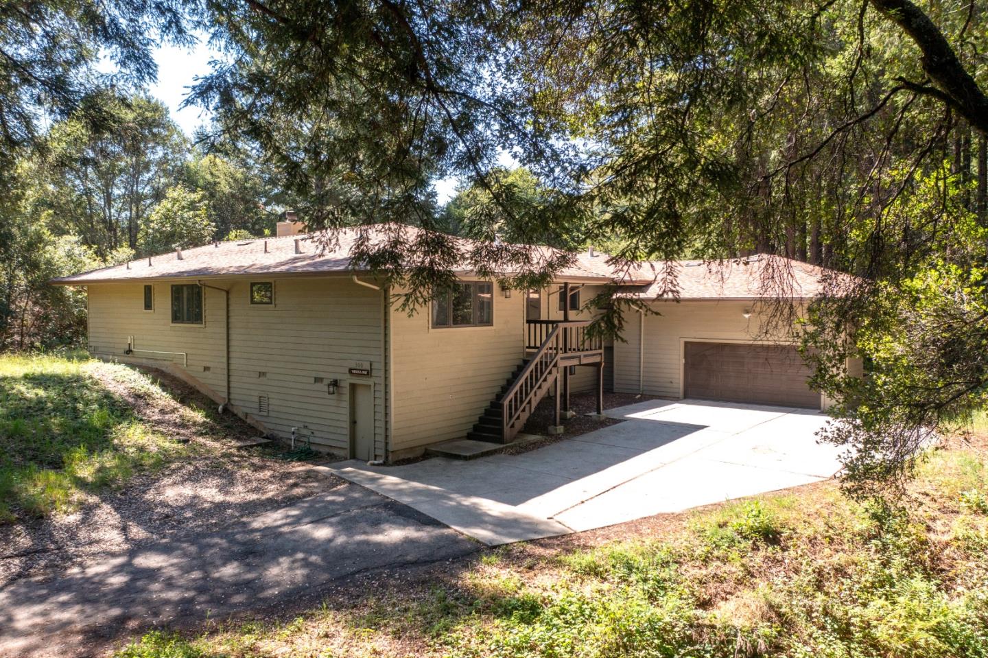 300 Winona WAY