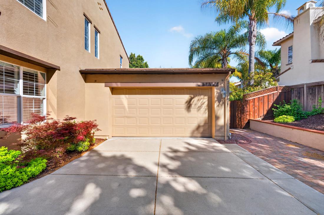 7532 Strath PL - Kitchen