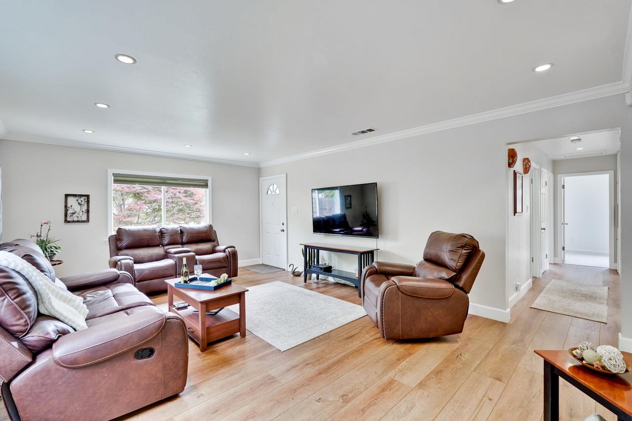 3139 Arroba WAY - Living area