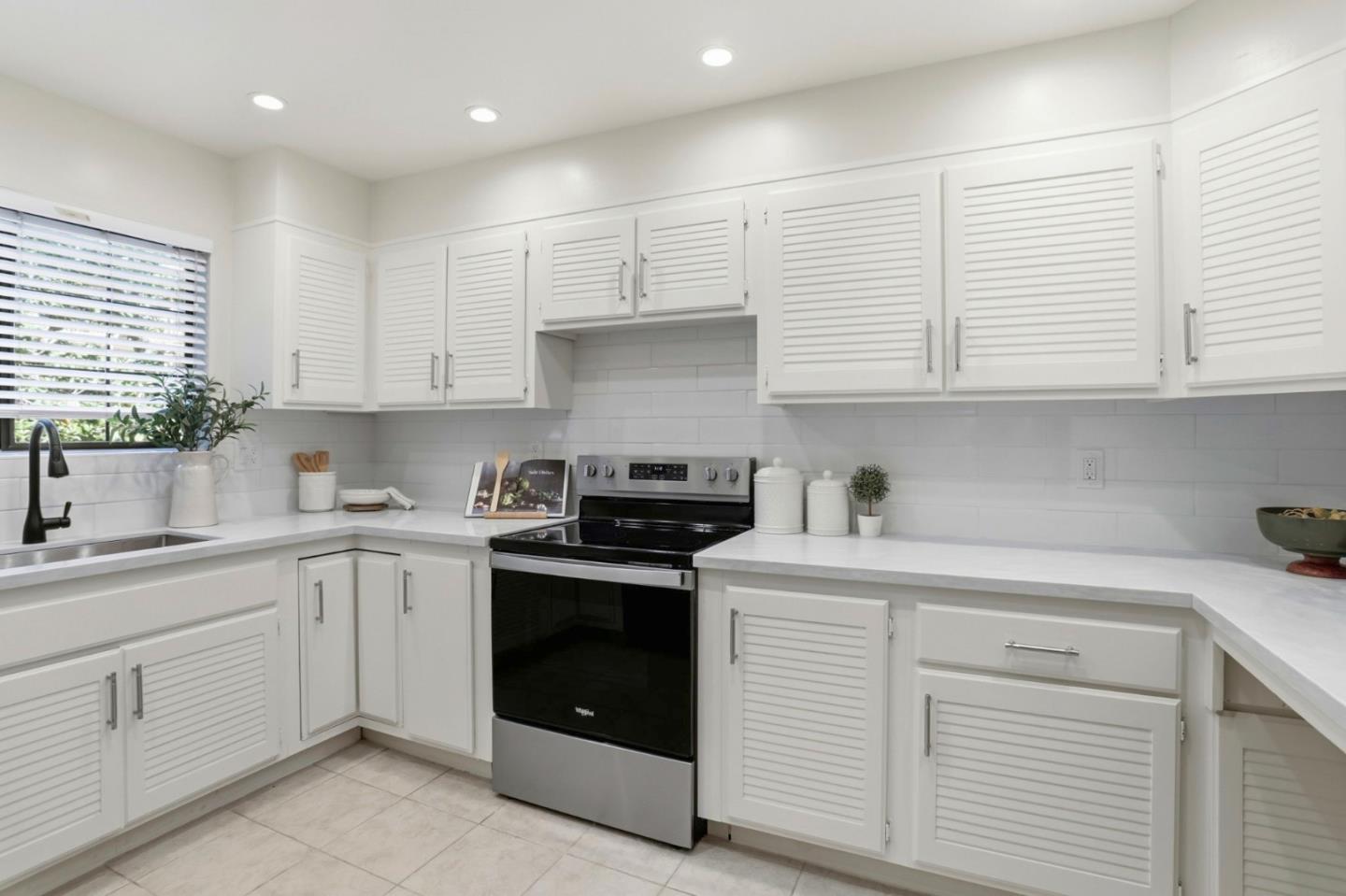 1503 Alta Glen DR - Living area