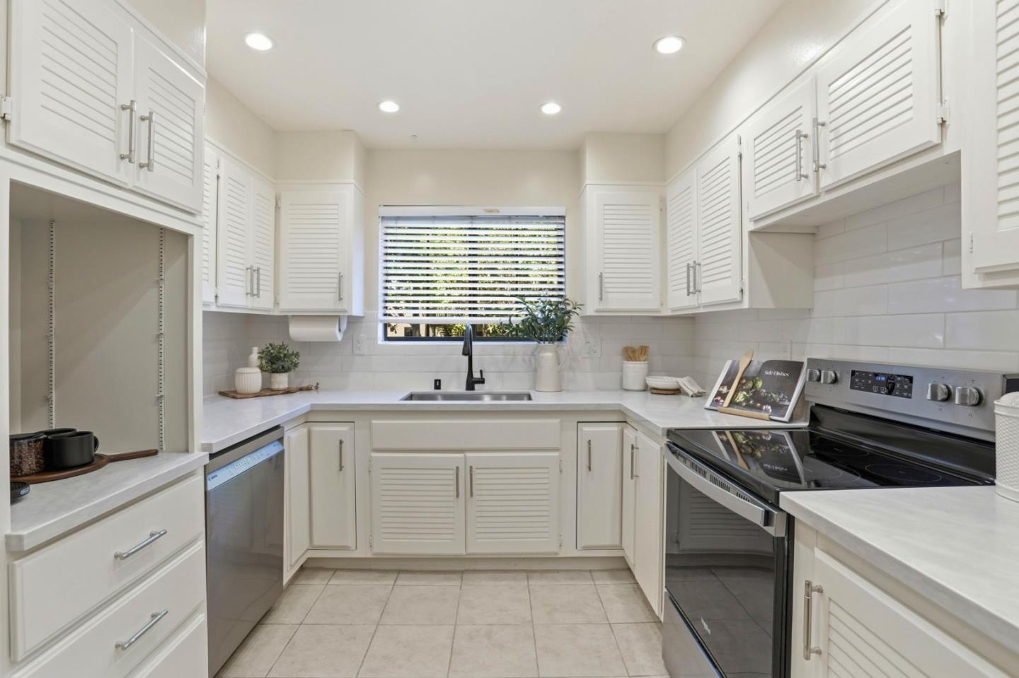 1503 Alta Glen DR - Backyard