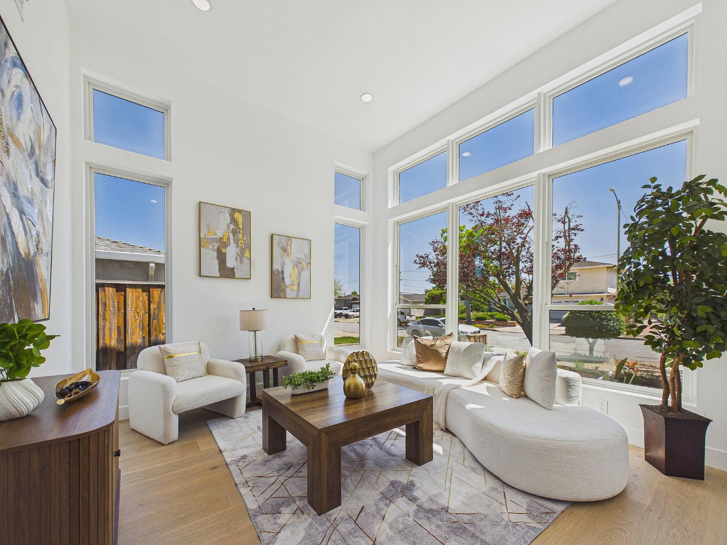 1825 Charmeran AVE - Living area