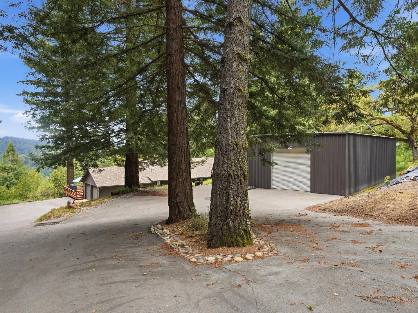 16000 Redwood Lodge RD - Kitchen