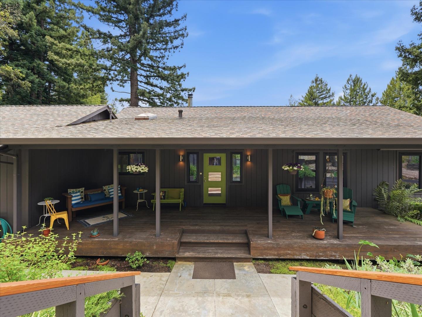 16000 Redwood Lodge RD - Living area
