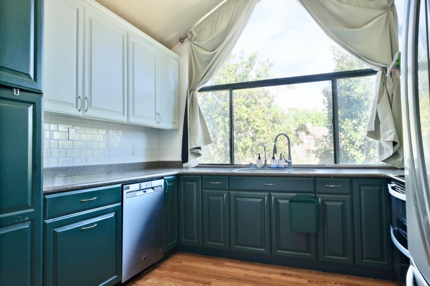 2272 Brega CT - Kitchen