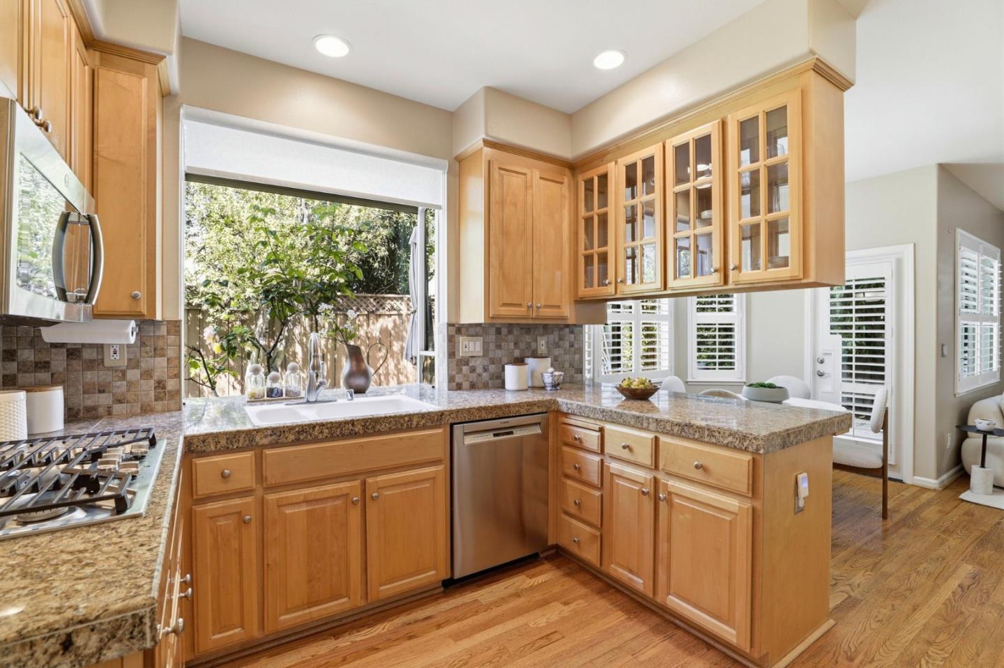 569 Cherrywood DR - Bathroom