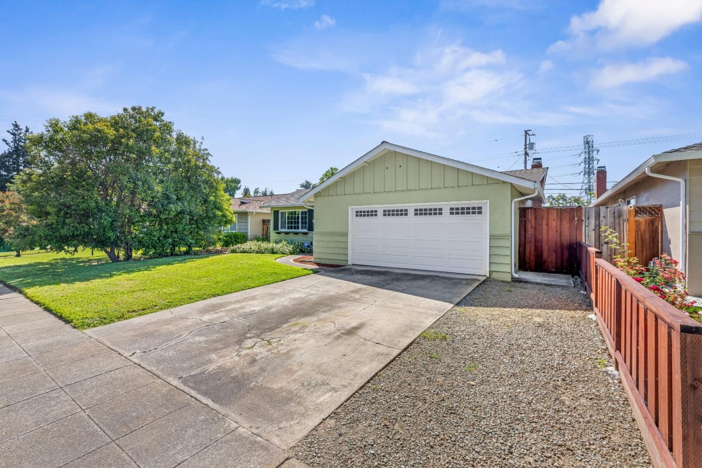 1832 Calistoga DR - Living area