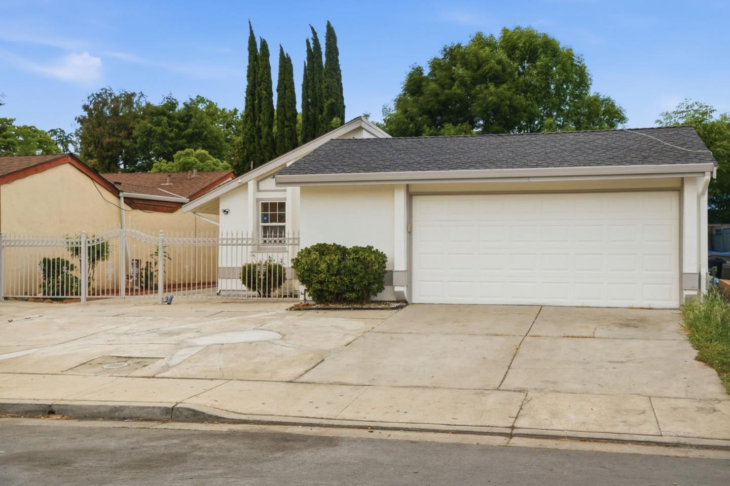 5353 Larch Grove PL - Interior