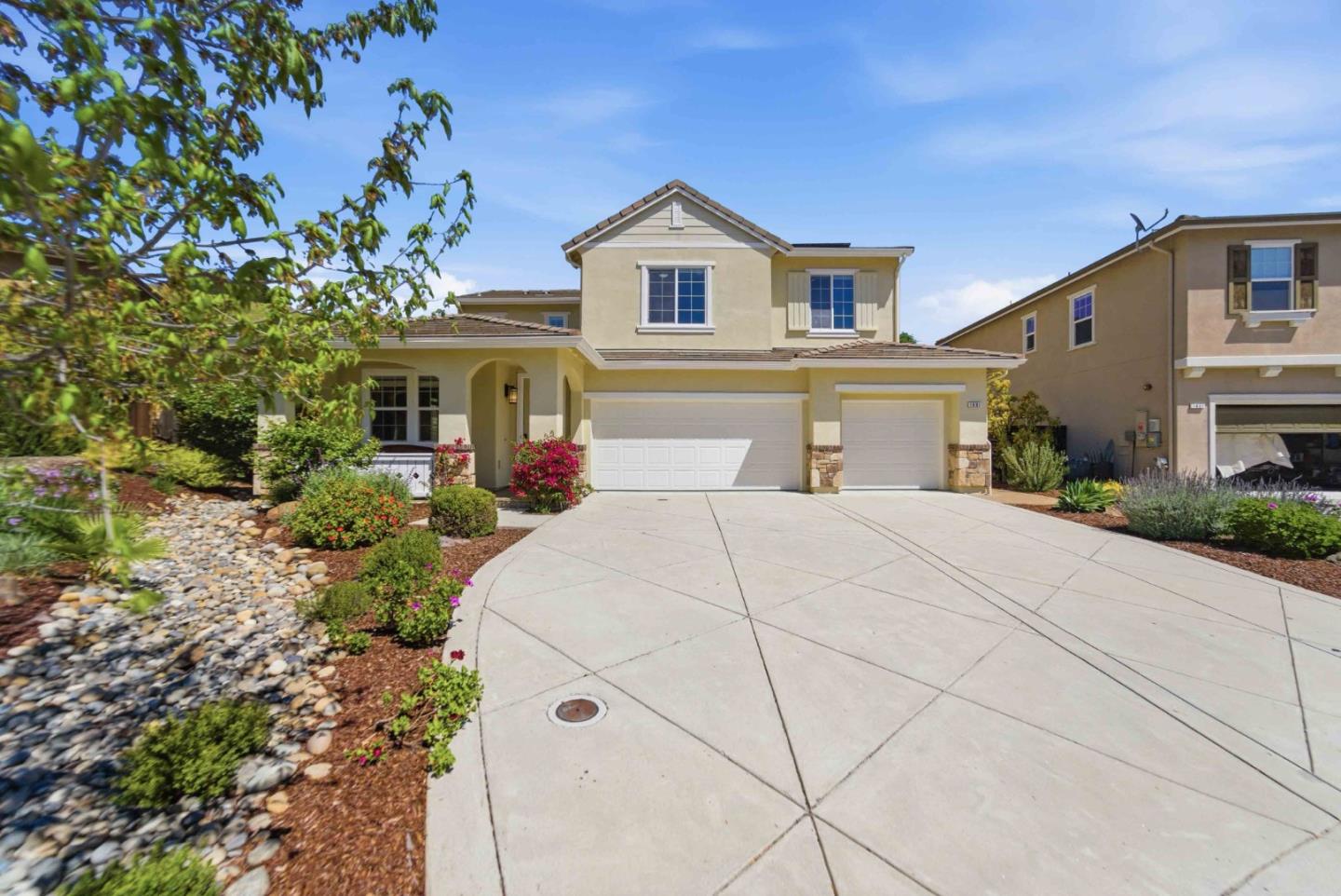1661 Longmeadow CT - Interior