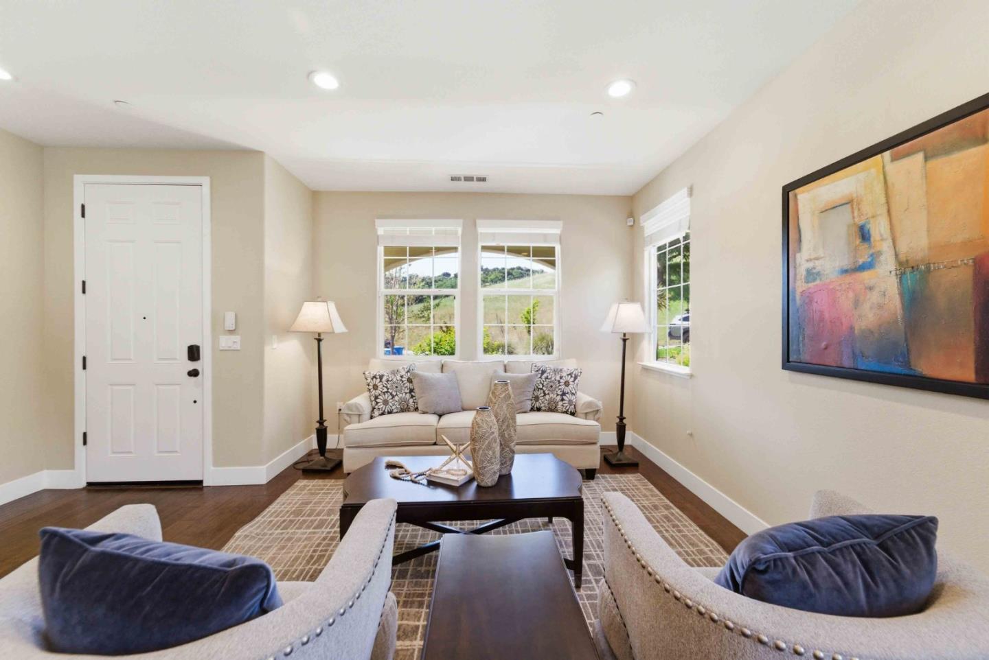 1661 Longmeadow CT - Living area