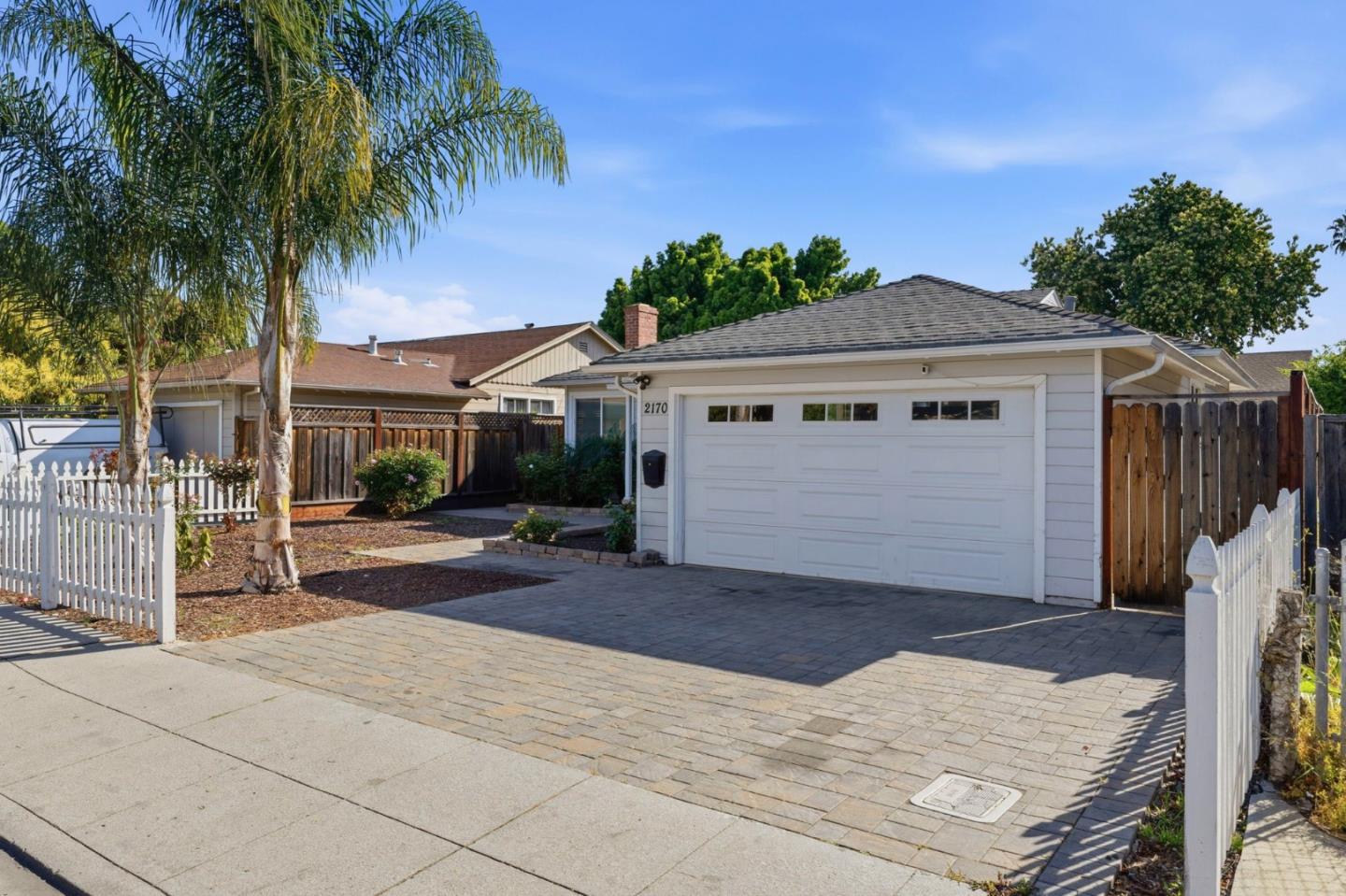 2170 Clarke AVE - Kitchen