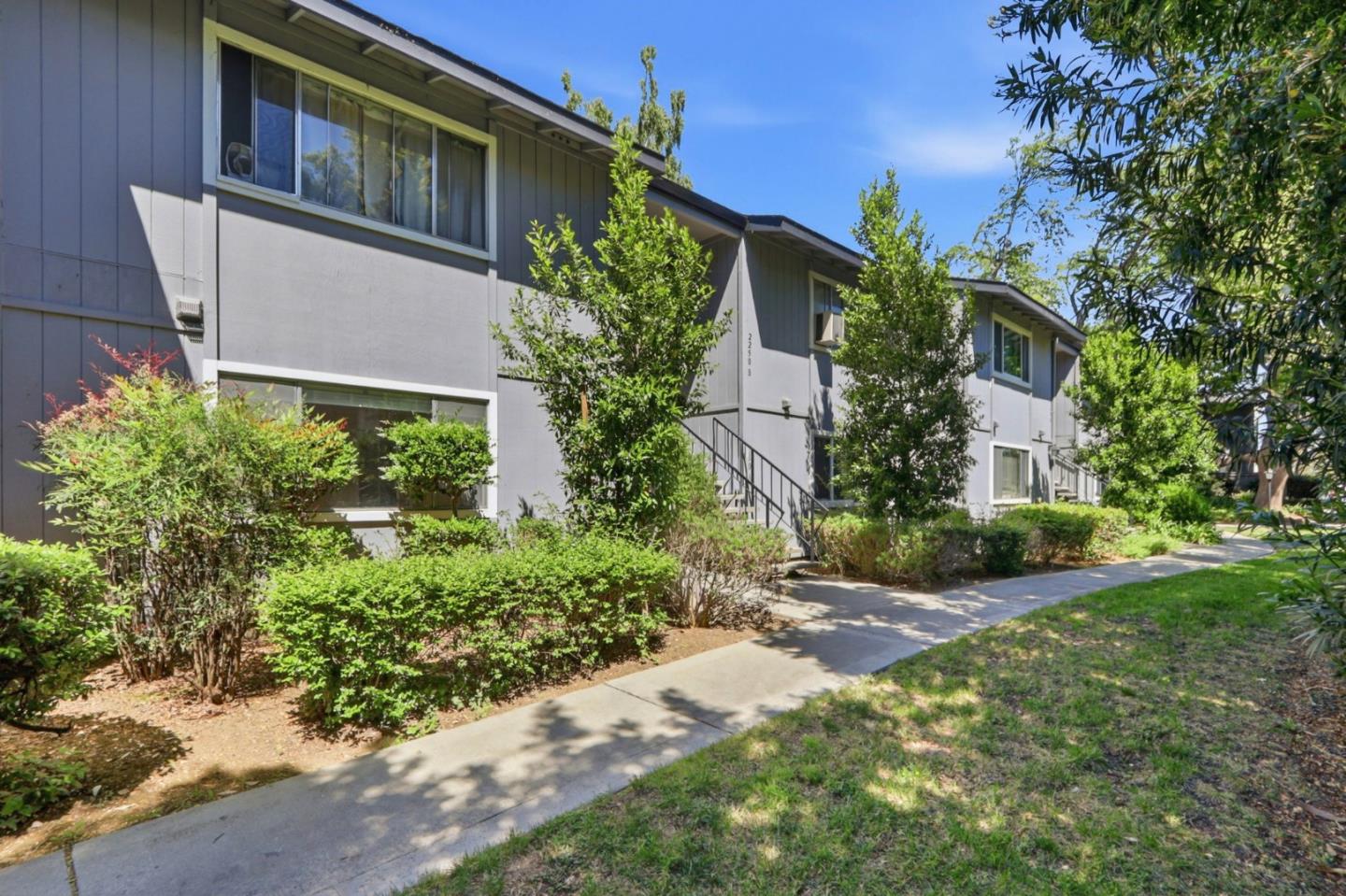 2252 Almaden RD A - Backyard