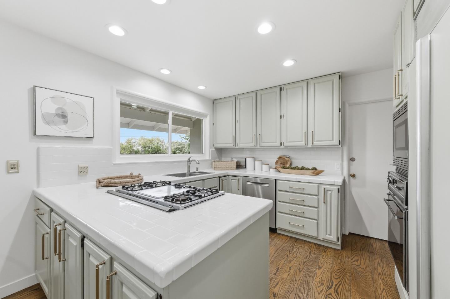 111 Lucero WAY - Kitchen