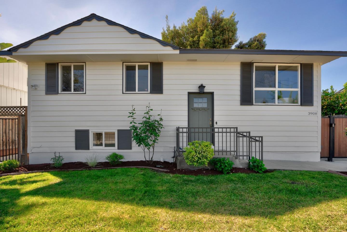 3908 W Campbell AVE