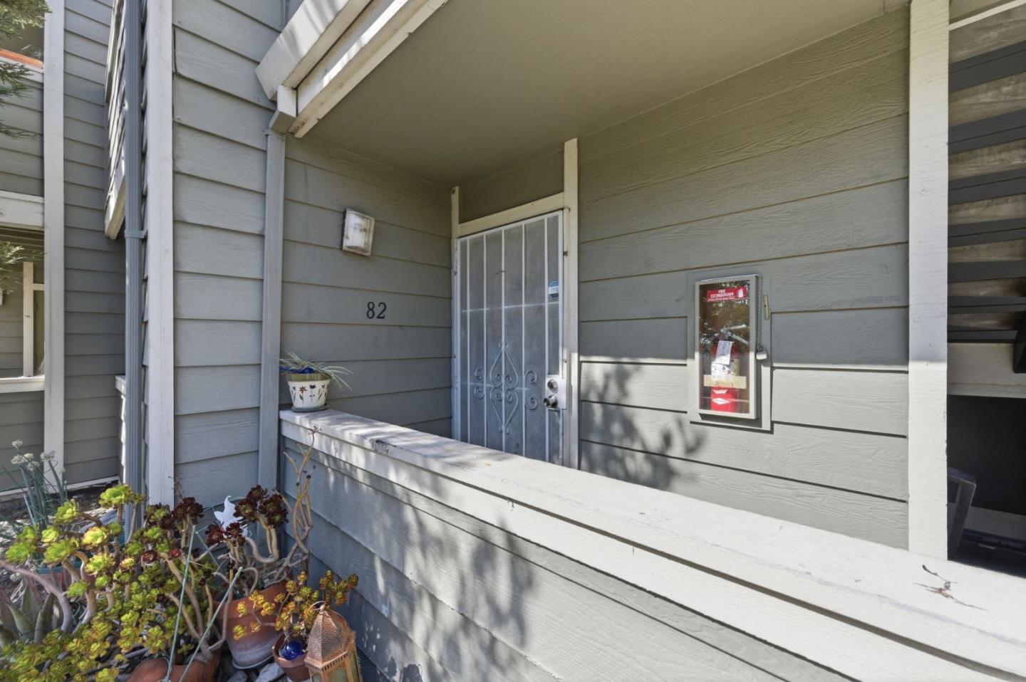 82 Castlebridge DR - Interior