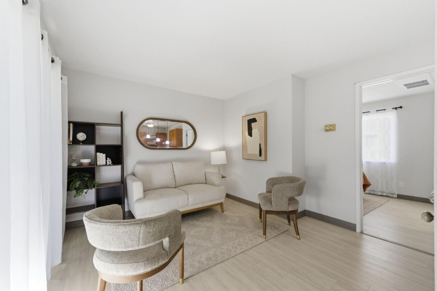 82 Castlebridge DR - Living area