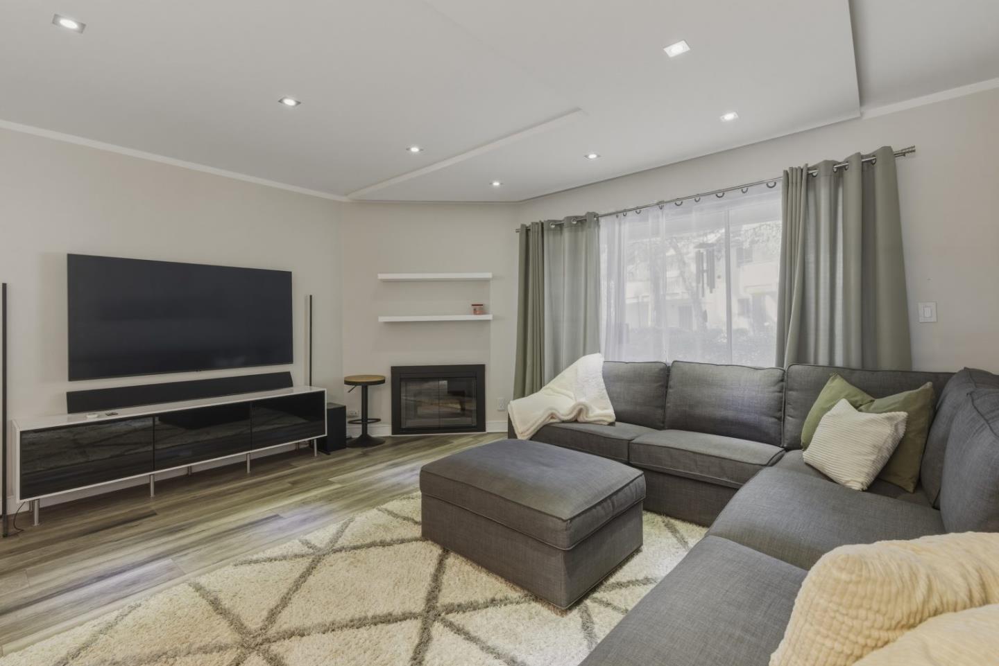 1092 Indian Summer CT 14 - Interior