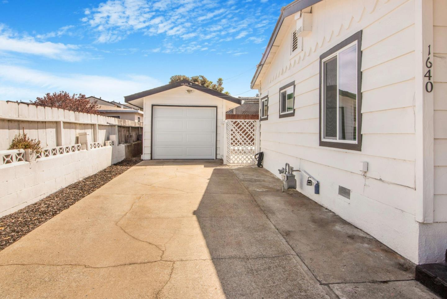 1640 Judson ST - Kitchen