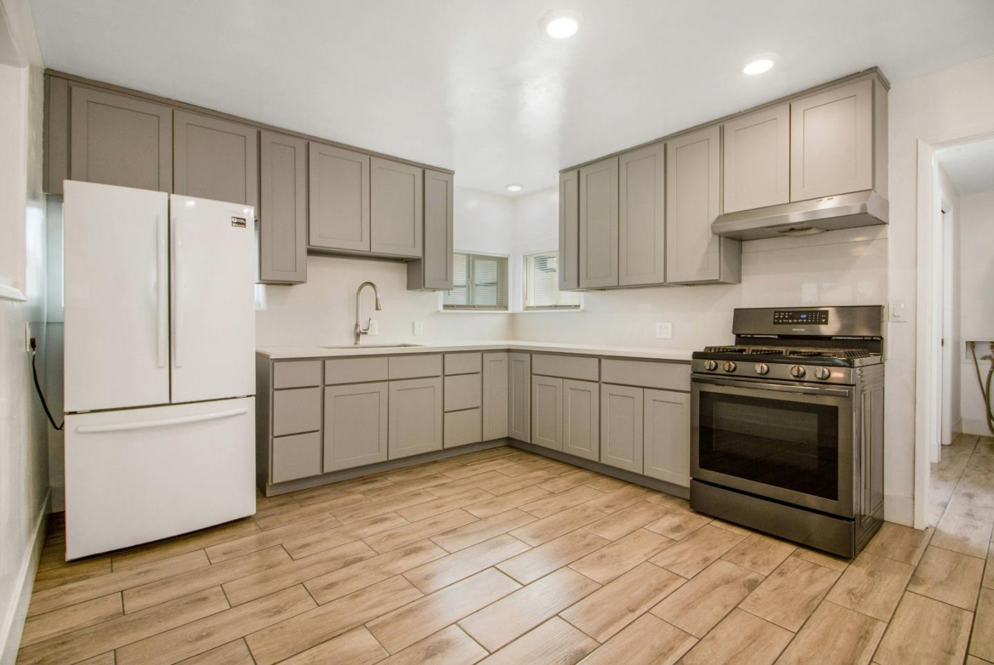 1640 Judson ST - Bathroom