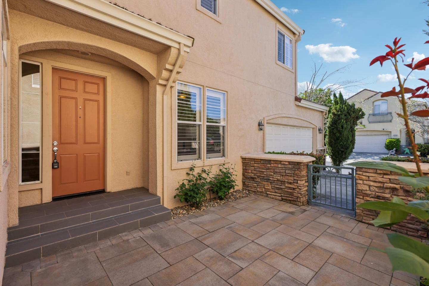 2222 Montevoit CT