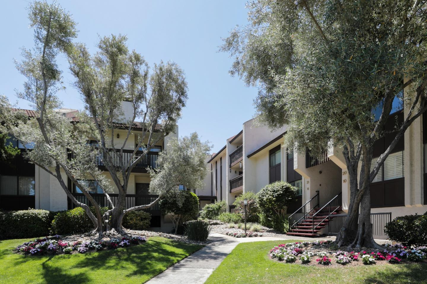 226 W Edith AVE 20