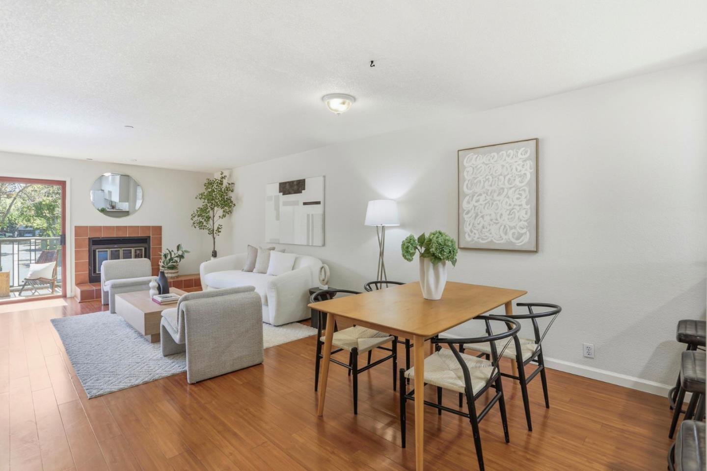 4159 El Camino WAY M - Kitchen