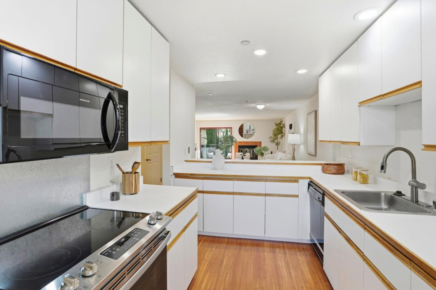 4159 El Camino WAY M - Bathroom