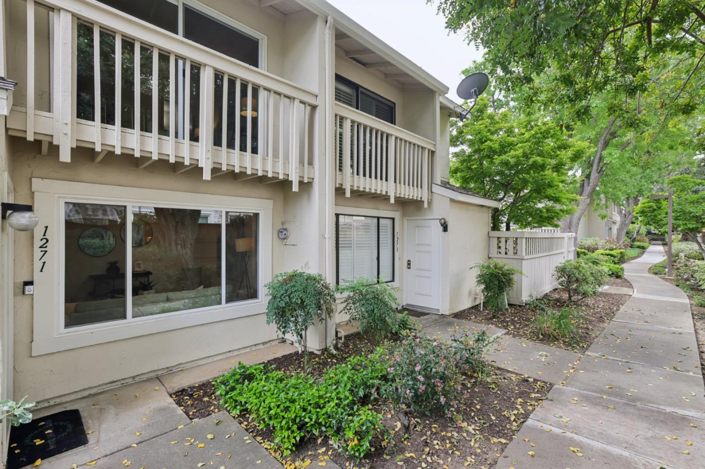 1271 Crescent TER - Kitchen