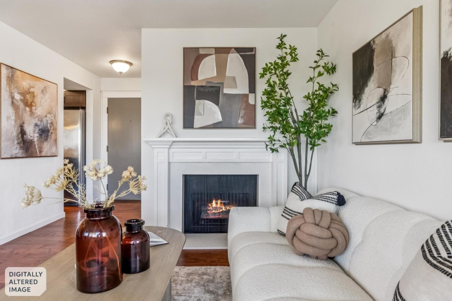 410 Sheridan AVE 444 - Living area