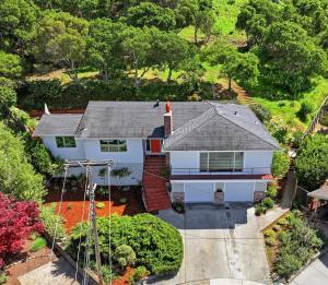 723 Linda CT