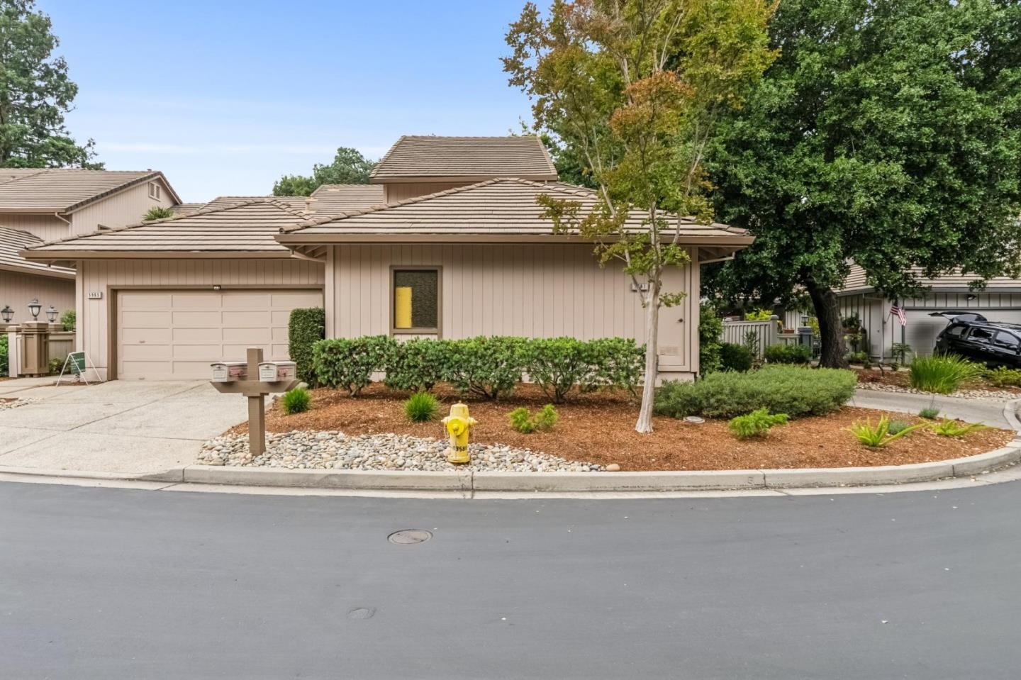 5961 Fiddletown PL - Interior