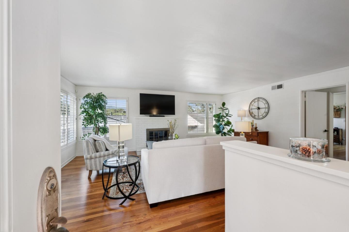 25636 Morse DR - Living area