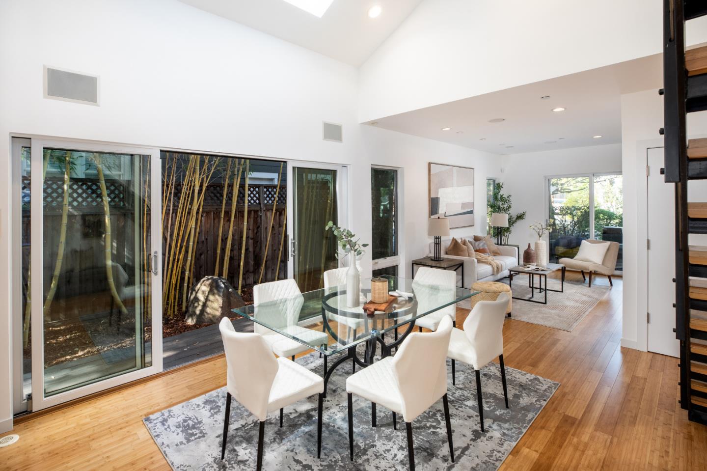2161 Valparaiso AVE - Living area