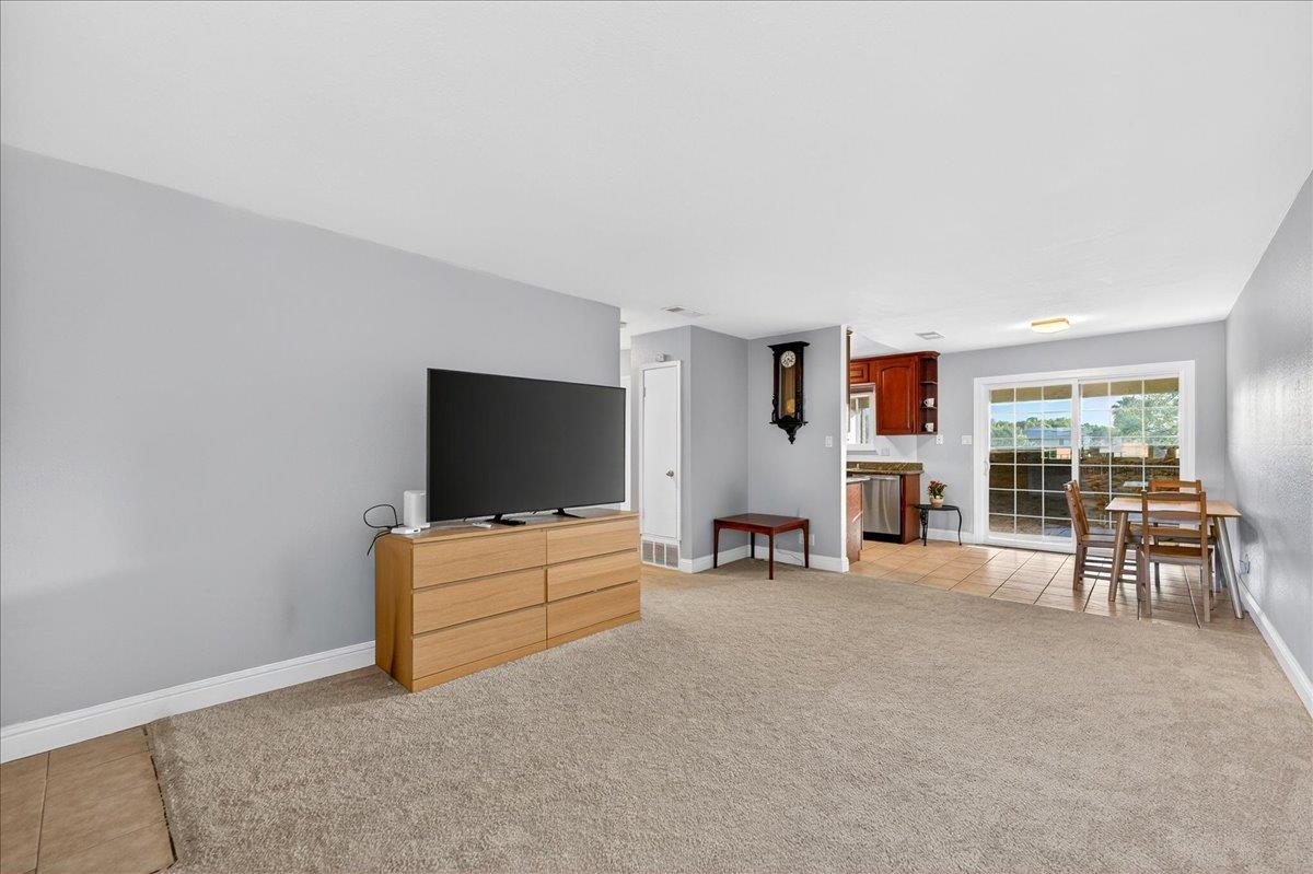 3598 Payne AVE 8 - Living area