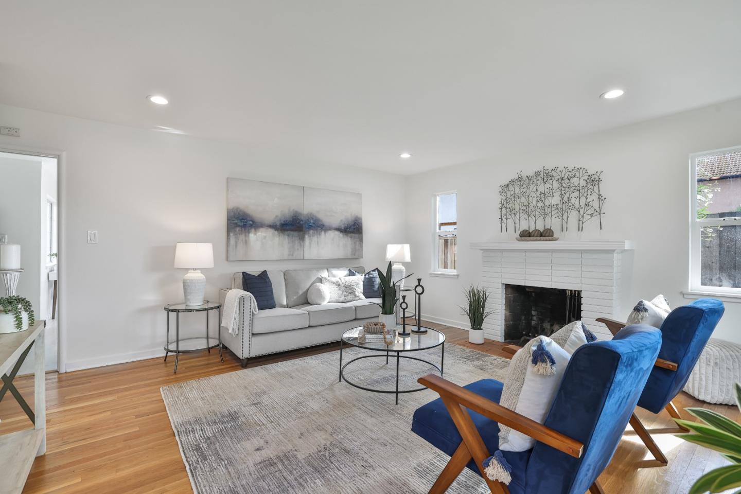 1932 Borchers DR - Living area