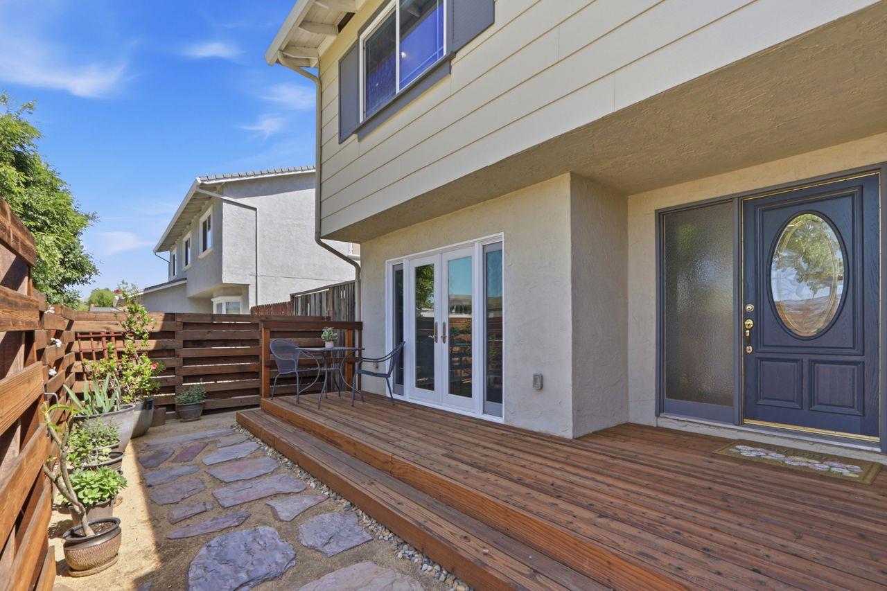 292 Falcato DR - Kitchen