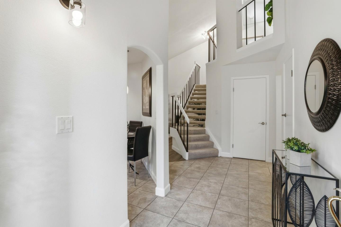 5231 Leesa Ann CT - Living area
