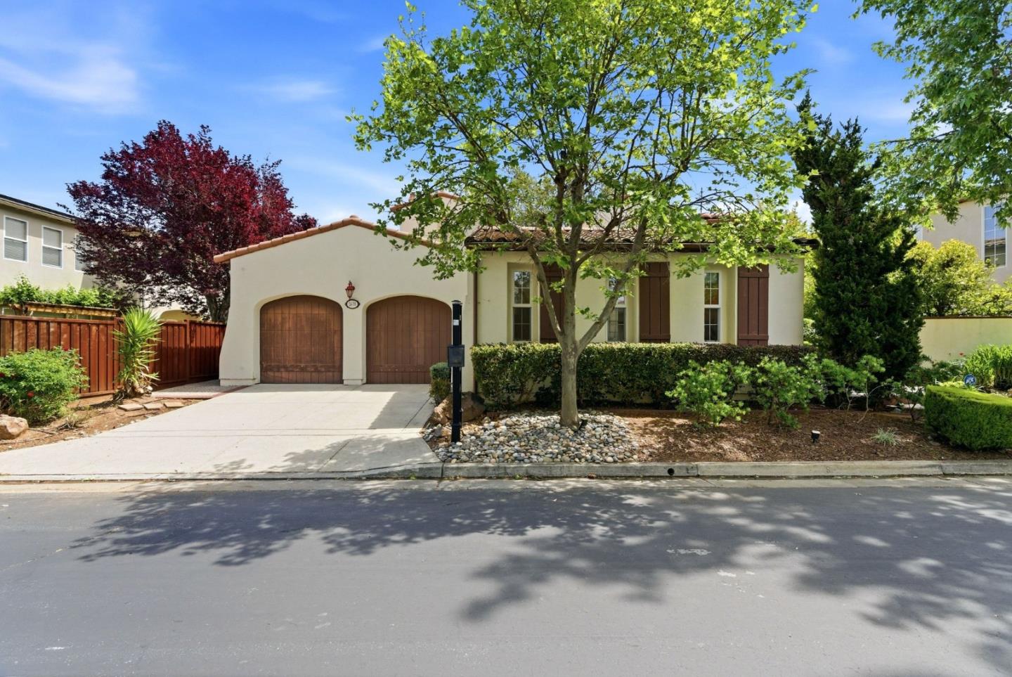 2631 Club DR