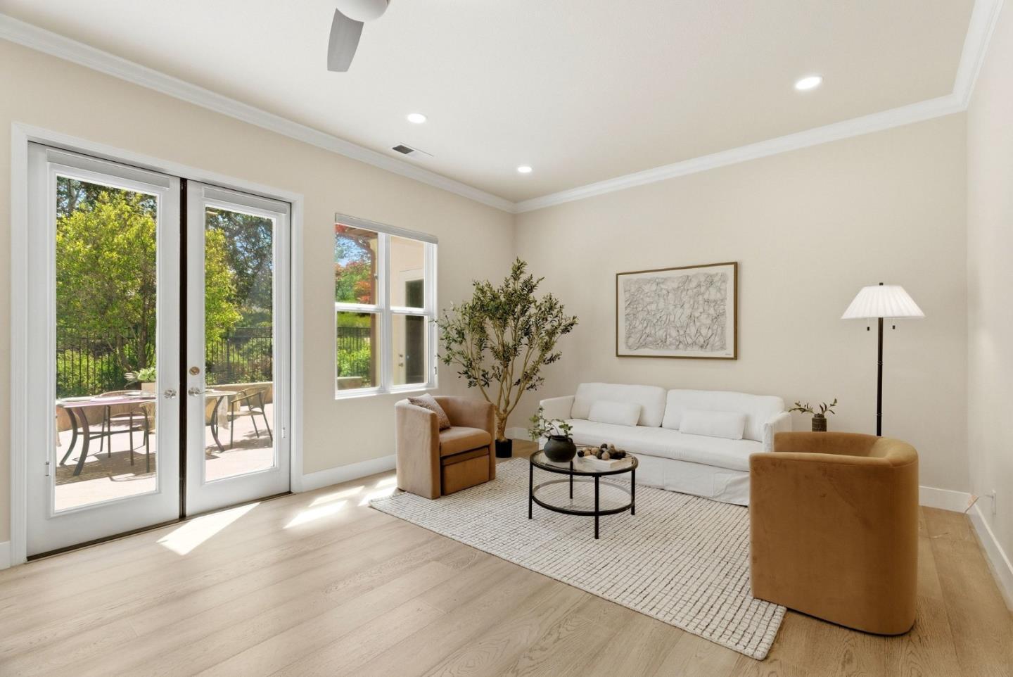 2631 Club DR - Living area