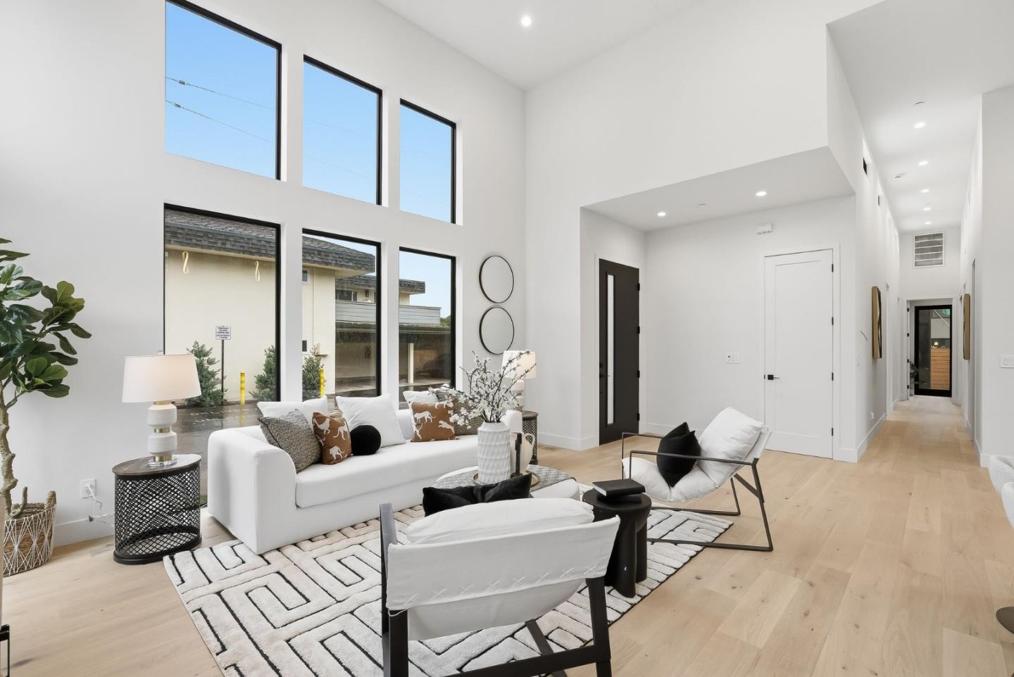 702 Ellsworth PL - Living area